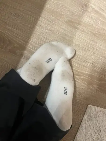 Chaussettes blanches, un peu sales... ça vous va ?