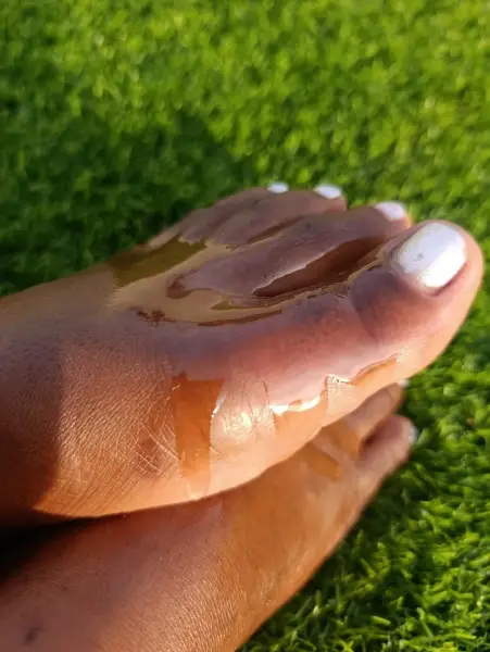 QueenOfSoles avec Huile á la fleur de tiarê