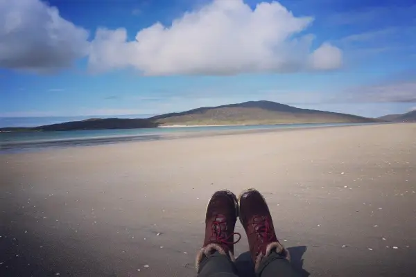 Warme Stiefel am kalten Strand. Perfekt. 🌬️
