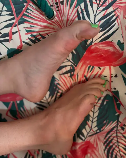 Tropical vibes and happy toes. ๐ด