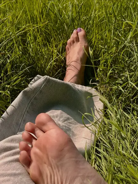 Green grass, purple toes. 🌿💜
