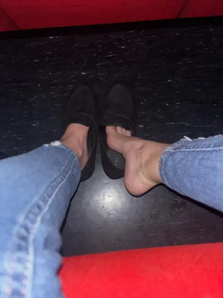 Un pied dehors, l'autre dedans. 😜