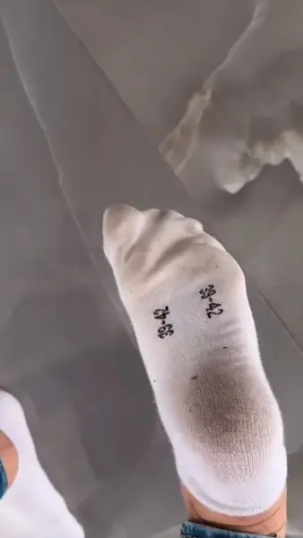 Journée bien remplie pour mes chaussettes blanches 👣.
