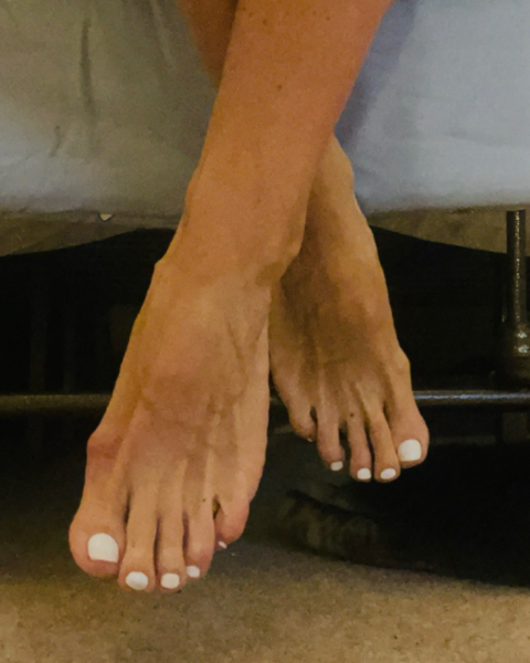 Dangling toes