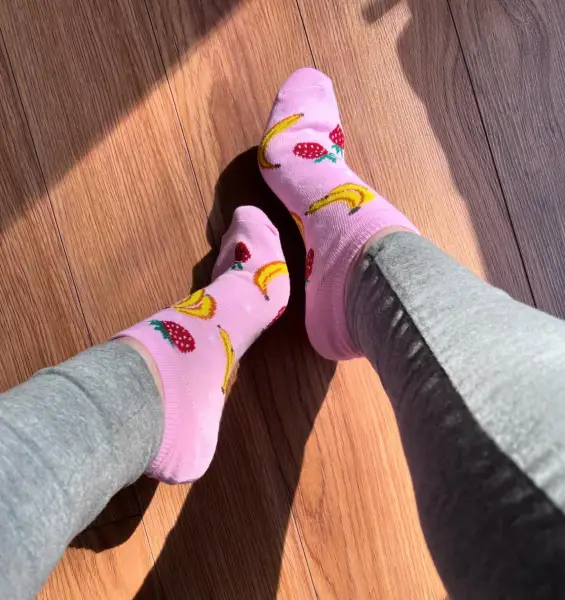 Tu aimes mes chaussettes fruitées? 🍓🍌