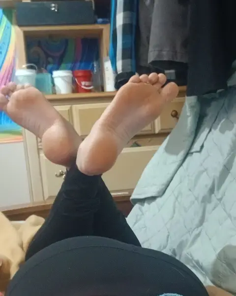 👣