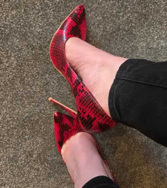 Feeling red in snakeskin heels.