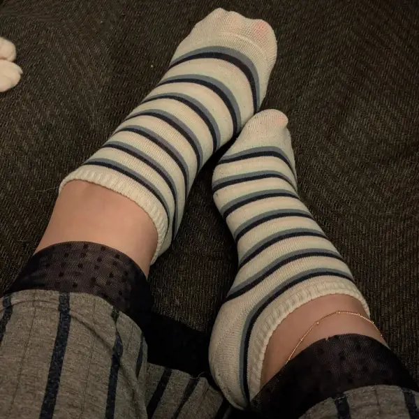 Humeur chaussettes rayées et détente. 😌