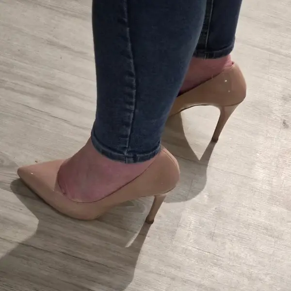 Heels on point 👠