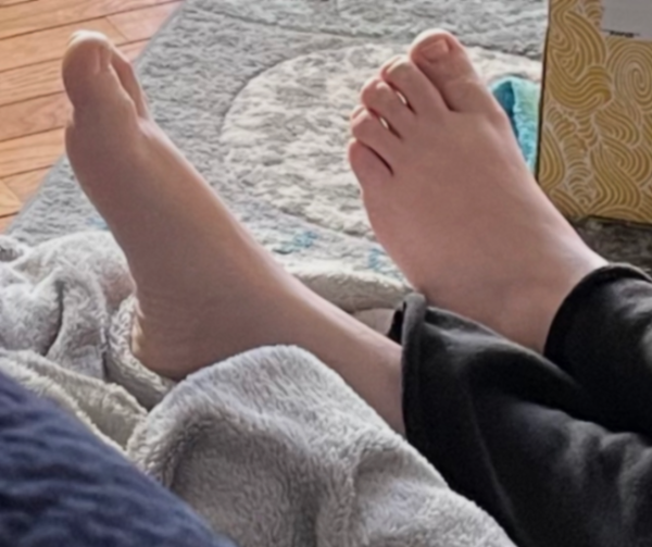 Tiny toes