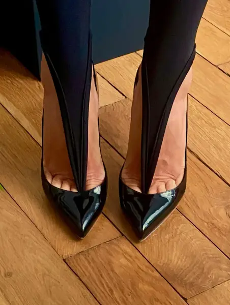Reflets vernis sur parquet ✨