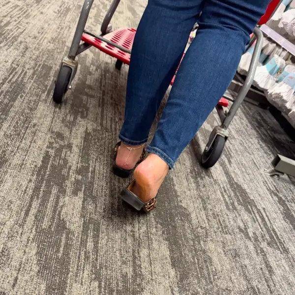Shopping décontracté... pied glisse 😌