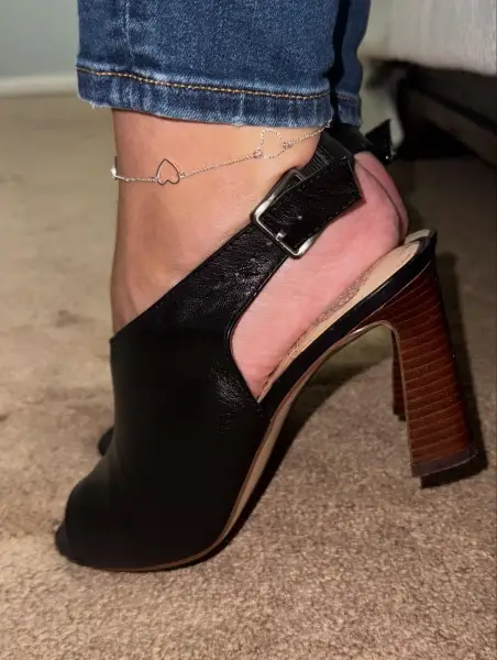 Anklet et talons noirs. Chic ? ✨